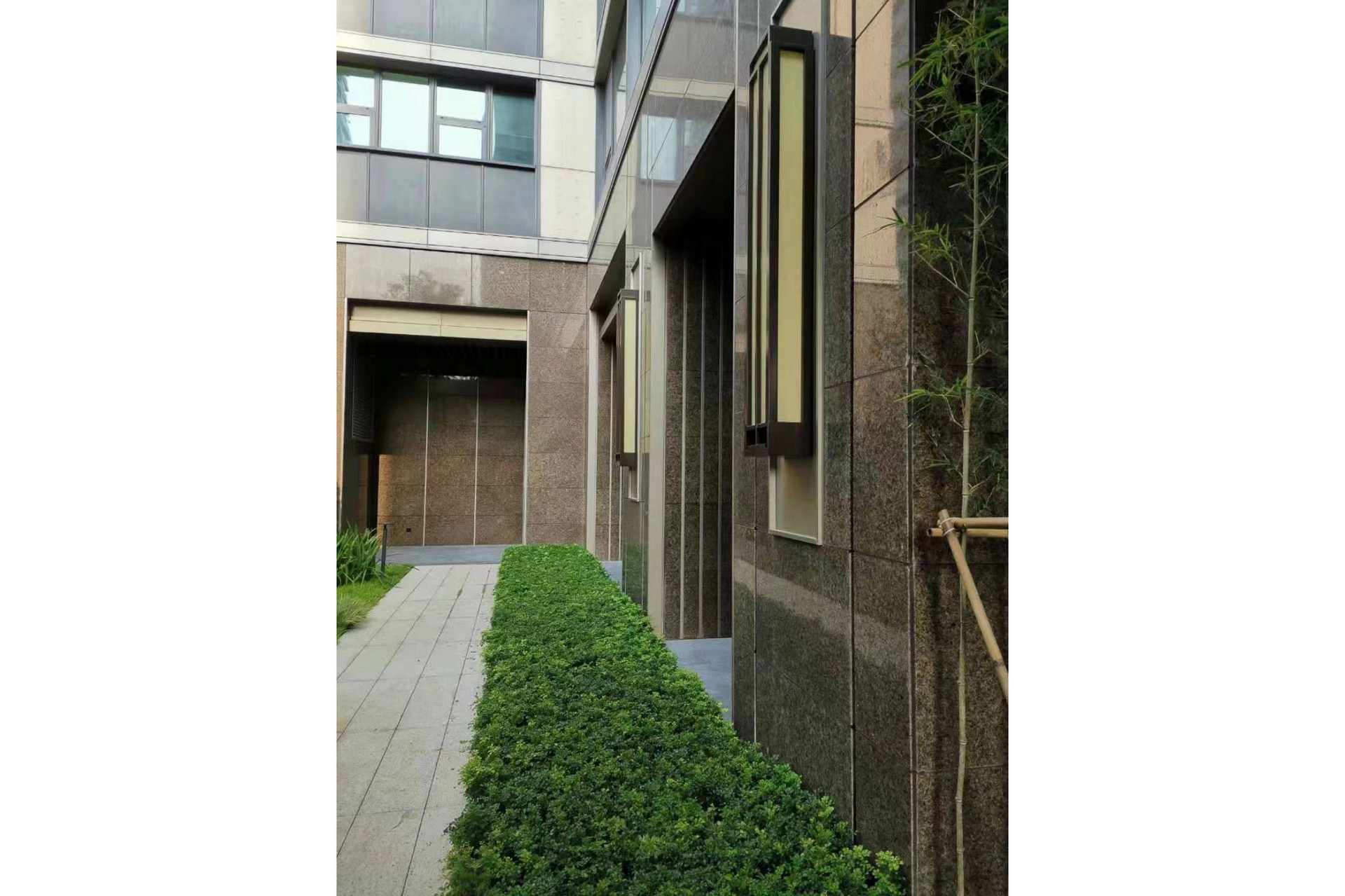 万科瑧山府裙楼